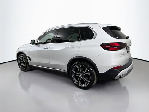 Certified 2024 BMW X5 xDrive40i w/ Parking Assistance Package AWD/4WD image 7