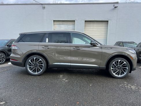 New 2026 Lincoln Aviator Reserve image 3