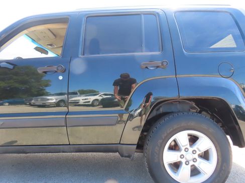 Used 2012 Jeep Liberty Sport AWD/4WD image 27