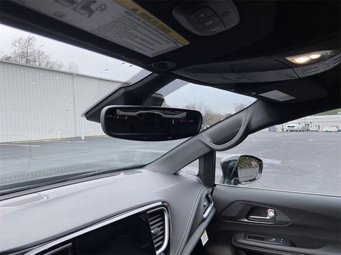 New 2026 Chrysler Pacifica Select image 20