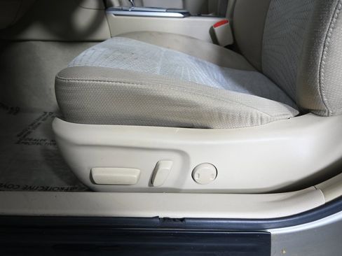 Used 2014 Toyota Camry LE image 21