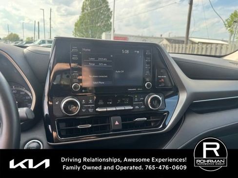 Used 2020 Toyota Highlander XLE image 11