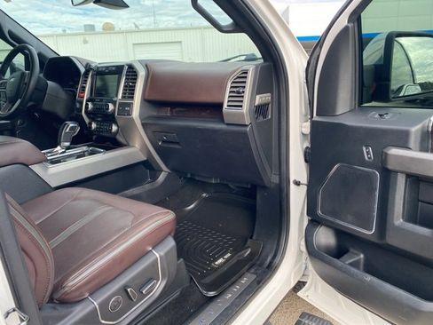 Used 2015 Ford F150 Platinum w/ Equipment Group 701A Luxury image 23