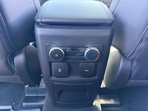 Used 2022 Ford Explorer XLT w/ Equipment Group 202A AWD/4WD image 15