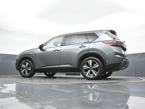 Used 2024 Nissan Rogue SL AWD/4WD image 40