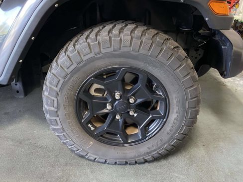 Used 2022 Jeep Gladiator Sport AWD/4WD image 8