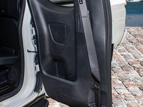 Used 2024 Nissan Frontier SV image 11