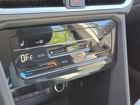 New 2026 Volkswagen Taos SE FWD image 28