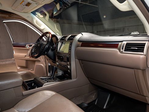 Used 2018 Lexus GX 460 image 16