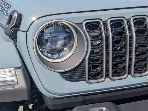 New 2025 Jeep Gladiator Sport image 10