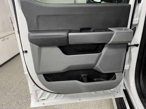 Used 2023 Ford F350 XLT image 40