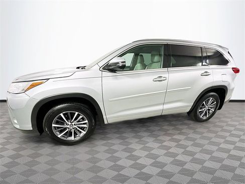 Used 2018 Toyota Highlander XLE image 4