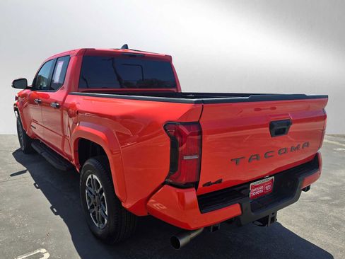 Used 2024 Toyota Tacoma TRD Sport w/ TRD Sport Upgrade Package AWD/4WD image 5