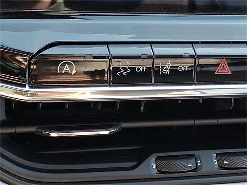 Used 2022 Jeep Compass Limited image 27