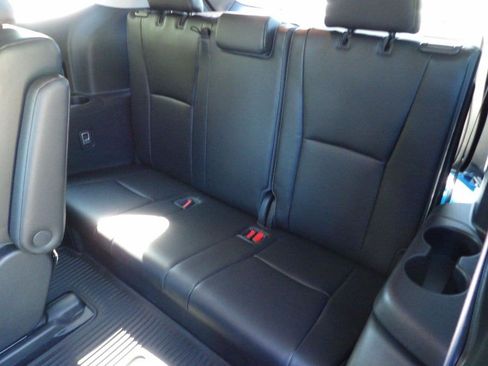 Used 2021 Toyota Highlander XLE FWD image 25