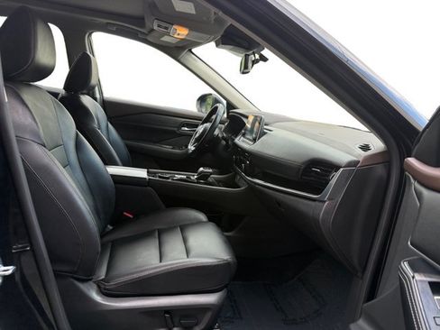 Used 2023 Nissan Rogue SL AWD/4WD image 12