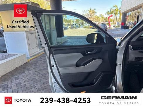 Certified 2023 Toyota Highlander XLE image 18