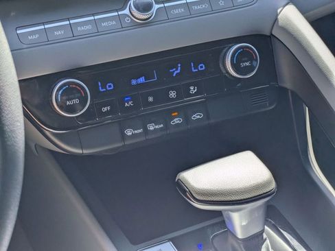 Certified 2024 Hyundai Elantra SEL FWD image 23