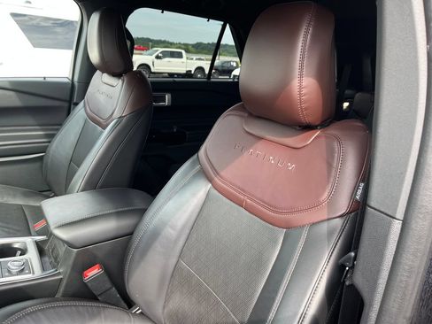 Used 2022 Ford Explorer Platinum w/ Equipment Group 601A AWD/4WD image 12