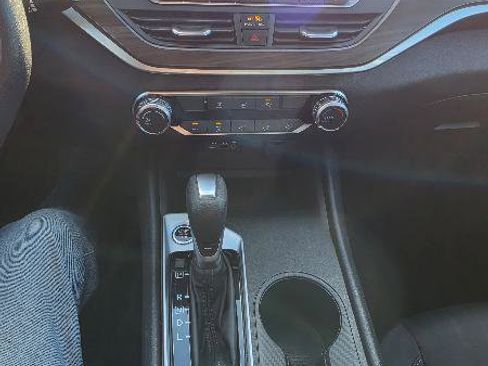 Used 2025 Nissan Altima 2.5 SV FWD image 15