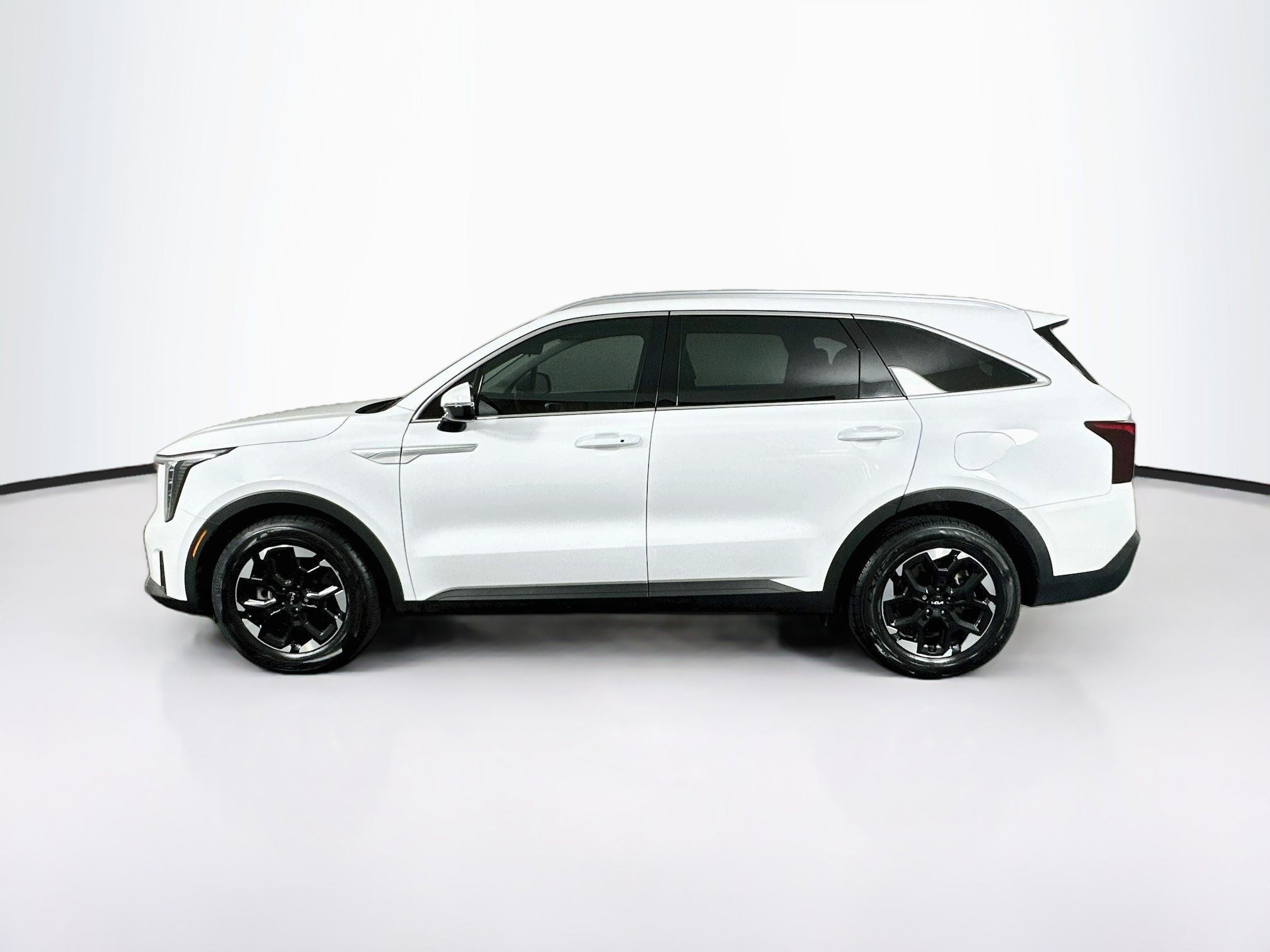 Used 2025 Kia Sorento S w/ Panoramic Sunroof Package FWD image 4