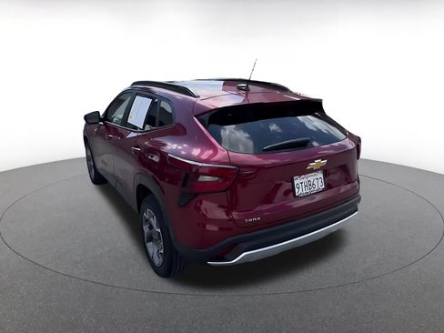 Used 2025 Chevrolet Trax LT image 11