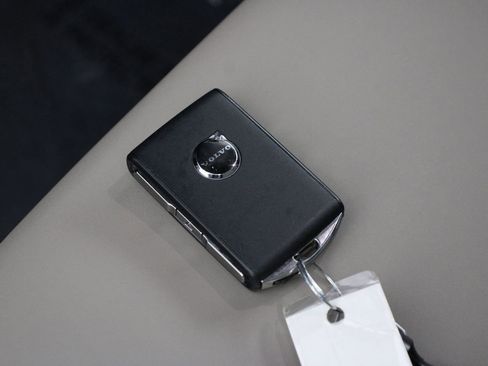 Certified 2026 Volvo XC60 B5 Plus w/ Protection Package Premier image 33