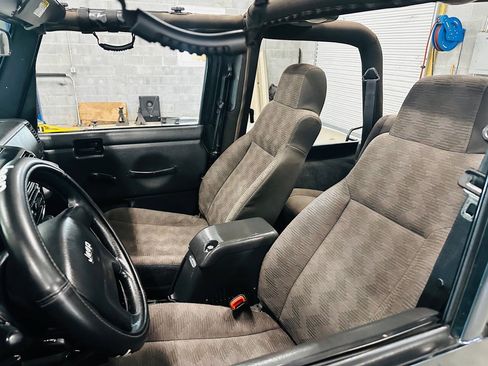 Used 2005 Jeep Wrangler X w/ Tire & Wheel Group (Ecco) AWD/4WD image 8
