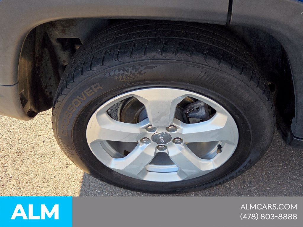 Used 2019 Jeep Compass Latitude FWD image 15