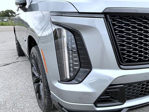 Certified 2025 Cadillac Escalade V w/ LPO, ONYX Package AWD/4WD image 10