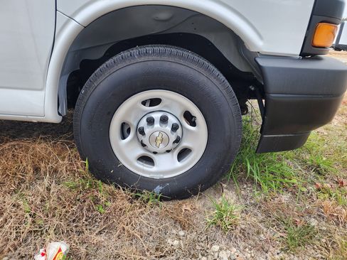 New 2025 Chevrolet Express 2500 w/ Driver Convenience Package image 7