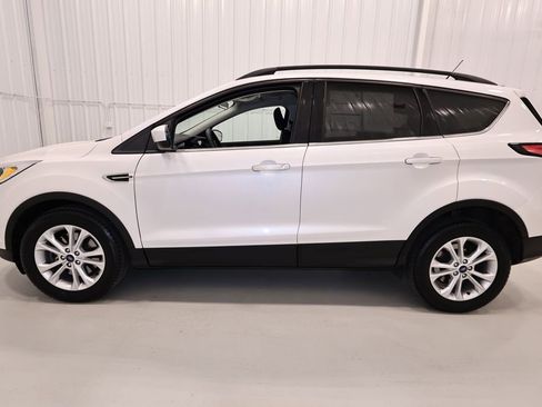 Certified 2018 Ford Escape SE w/ SE Sync 3 Package AWD/4WD image 7