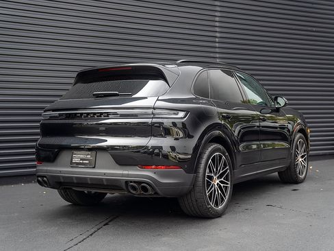 Used 2026 Porsche Cayenne AWD/4WD image 29