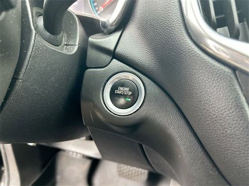 Used 2018 Chevrolet Equinox LT image 16