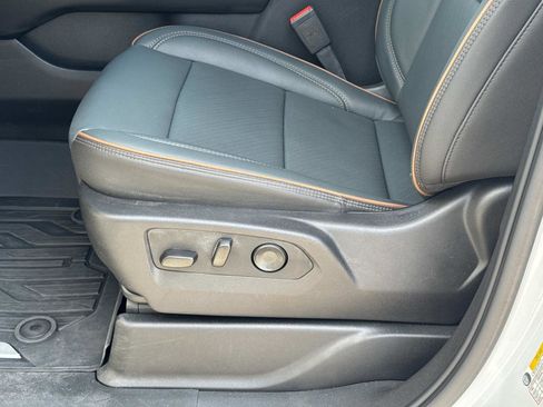 Used 2025 GMC Yukon AT4 image 21