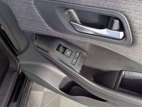 Used 2023 Nissan Rogue SV image 34