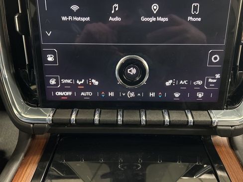 Used 2025 GMC Yukon Denali image 23