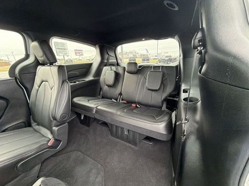 Used 2025 Chrysler Voyager LX image 29