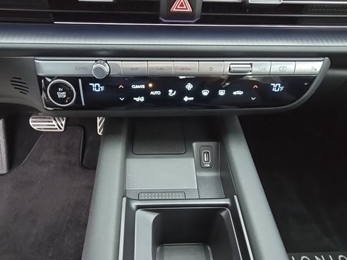 Certified 2025 Hyundai Ioniq 6 Limited image 16