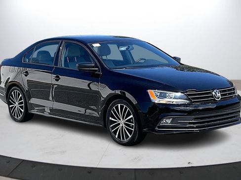 Used 2016 Volkswagen Jetta Sport image 2