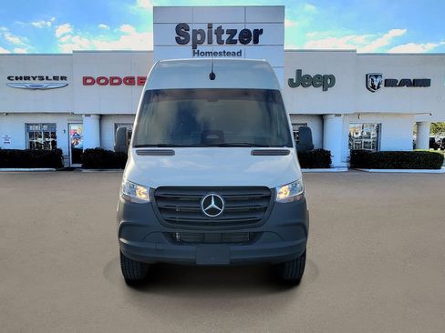 Used 2025 Mercedes-Benz Sprinter 2500 image 2