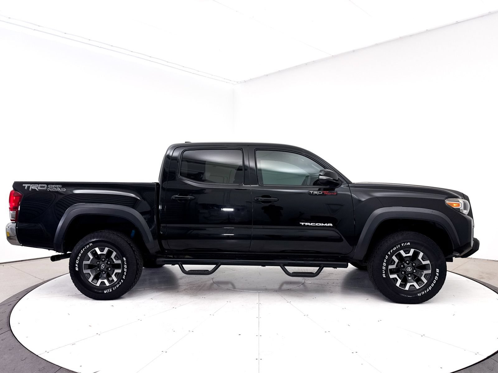 Used 2017 Toyota Tacoma TRD Off-Road w/ Tow Package RWD image 34