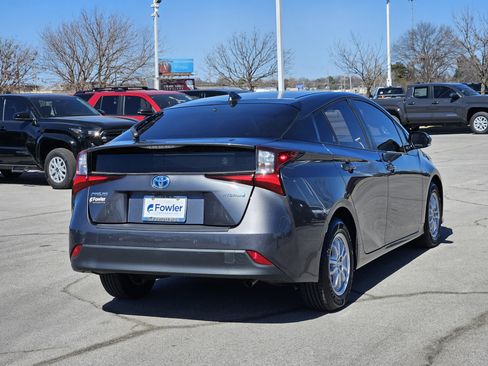 Used 2019 Toyota Prius LE image 5