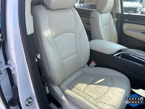Used 2024 Buick Enclave Essence w/ Experience Buick Package image 60