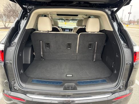 Used 2023 Buick Enclave Essence w/ Experience Buick Package image 5