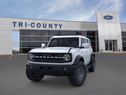 New 2025 Ford Bronco Outer Banks w/ Sasquatch Package image 2