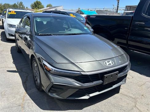 Used 2024 Hyundai Elantra SEL FWD image 9