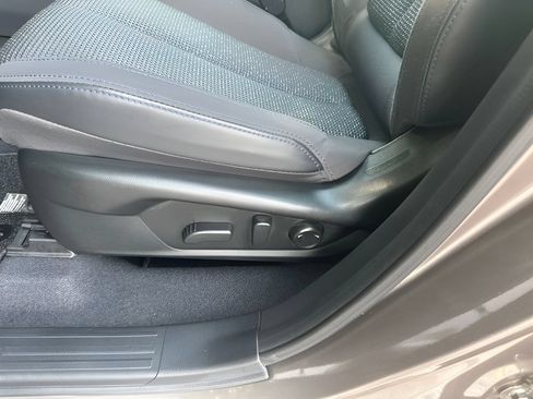 Used 2025 Subaru Forester Premium AWD/4WD image 11