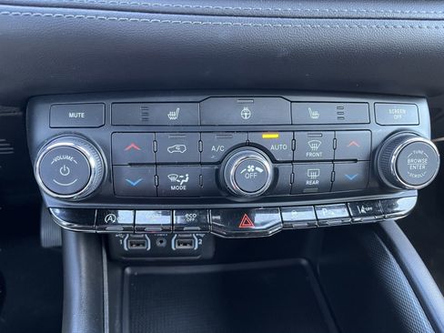 Used 2022 Dodge Durango GT image 28