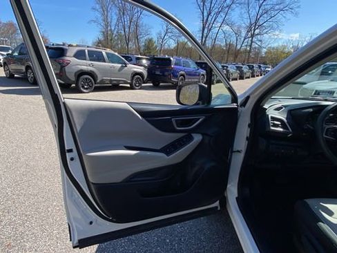 Used 2024 Subaru Forester AWD/4WD image 17